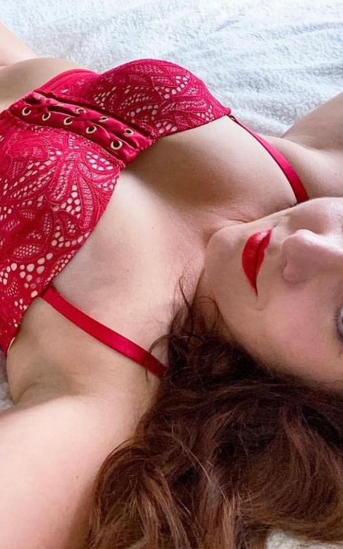 Descubre la pasión irresistible de Laura Peligro hoy